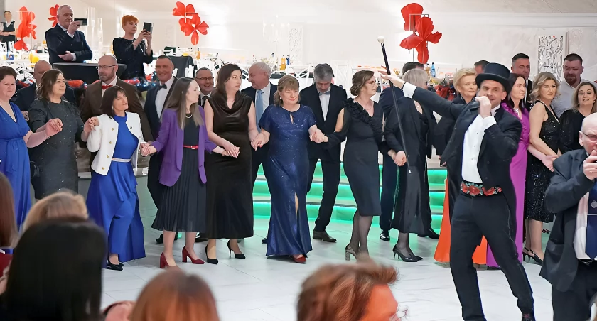 Taniec do białego rana i wolność bez procentów. Za nami XIV Bezalkoholowy Bal Karnawałowy w Piątnicy [VIDEO i FOTO]