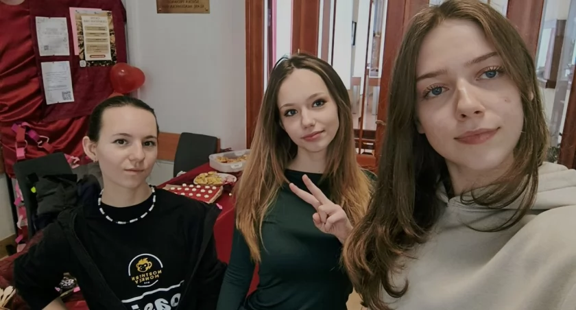 Walentynkowa akcja I LO pomogła potrzebującym w DRK [FOTO]