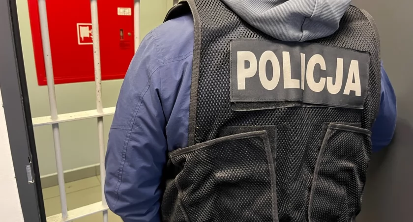 Schował się za żoną, ale nie uniknął zatrzymania. Teraz trafi do więzienia