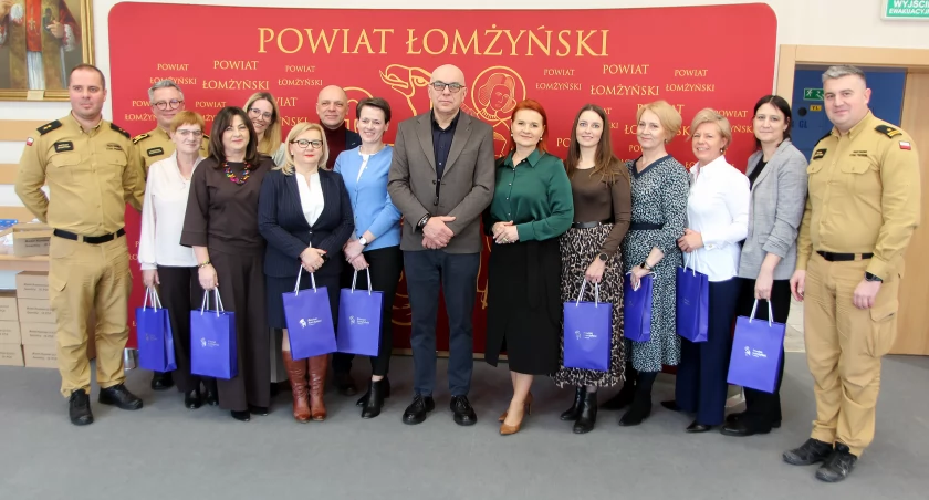 Powiat i strażacy wspólnie chronią mieszkańców. Czujki dymu i czadu trafią do potrzebujących [FOTO]