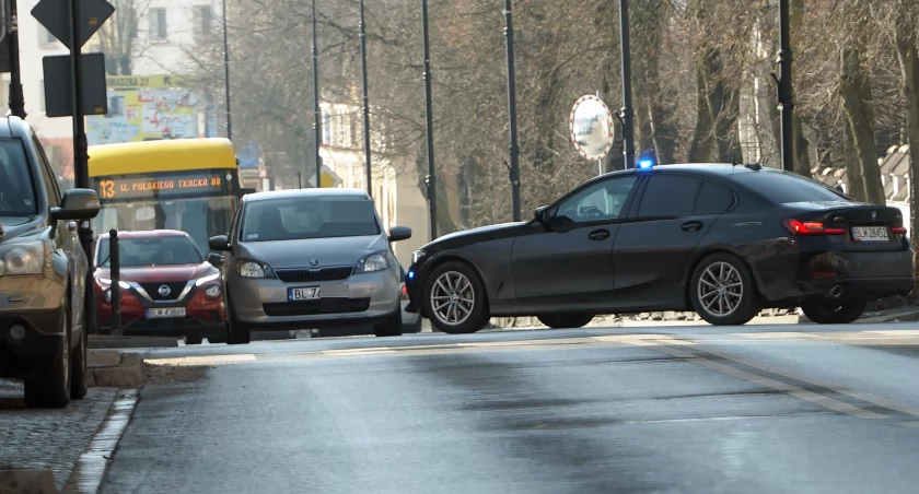 Potrącenie na Giełczyńskiej. Kobieta trafiła do szpitala, centrum miasta zablokowane