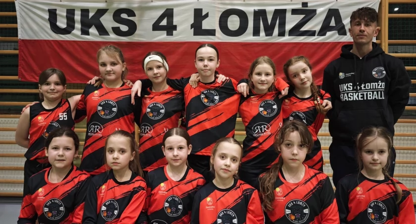 UKS 4 Łomża U-11. Podwójne zwycięstwo i świetna atmosfera na boisku