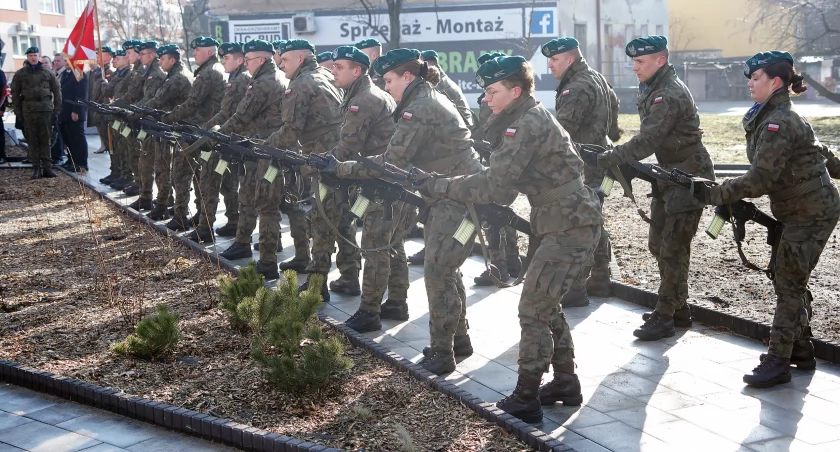 Mieli żyć w wolnej Polsce, skończyli w leśnych dołach. Łomża czci Żołnierzy Wyklętych [FOTO]