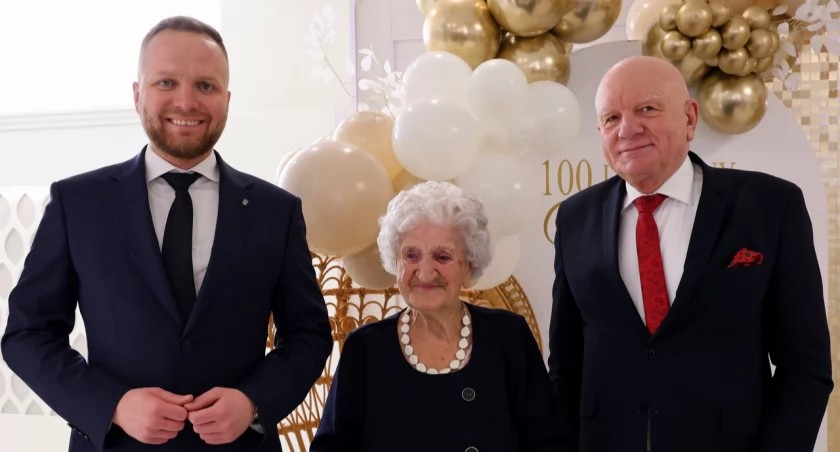 Wyjątkowy jubileusz w Łomży. Regina Cichocka skończyła 100 lat [FOTO]