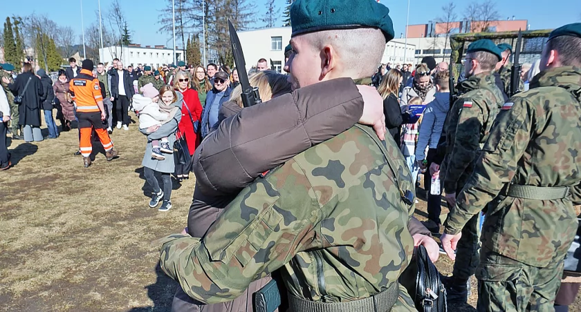 Miesiąc potu i ważna obietnica. Kolejni ochotnicy w szeregach łomżyńskiego pułku [FOTO]