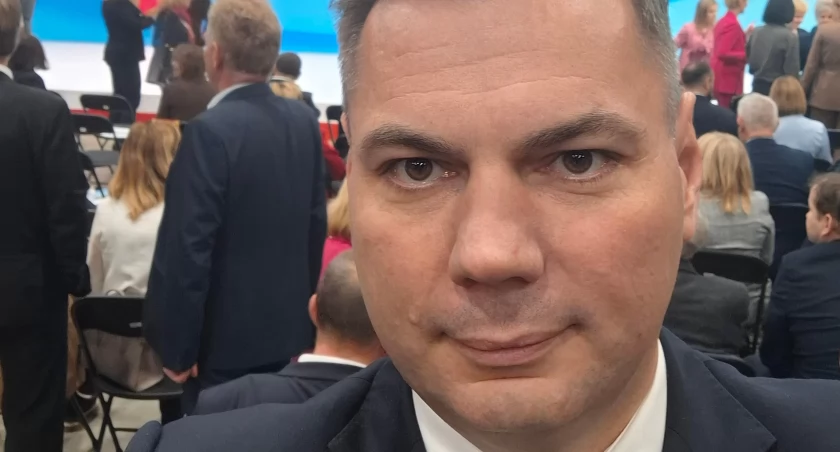 Marek Szynkiewicz nowym szefem KO w Łomży. Jak frakcja Jacka Piorunka przepakowała struktury i przejęła władzę?