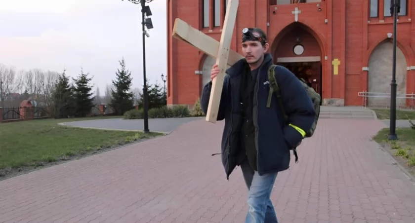 Dwa wydarzenia, jedna duchowa wędrówka: Ekstremalna i Nocna Droga Krzyżowa w Łomży