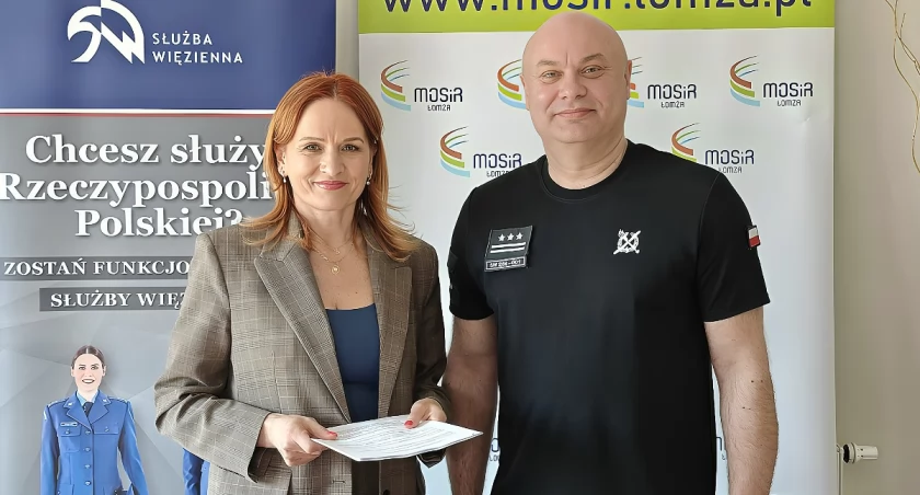 Praca zamiast bezczynności. Skazani pomogą przy obiektach sportowych w Łomży [FOTO i VIDEO]