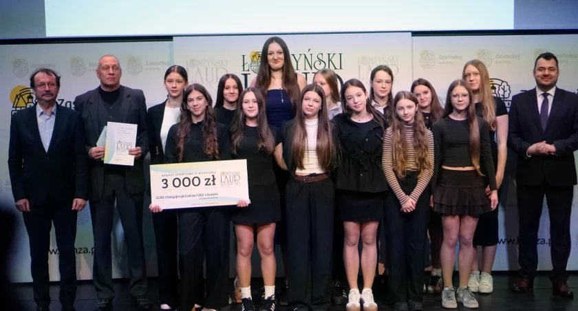 Łomża kłania się swoim mistrzom: Relacja z gali Łomżyńskich Laurów Sportowych 2025 [VIDEO i FOTO]