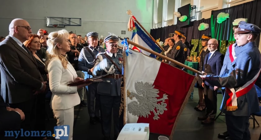W hołdzie tradycji. Łomżyńskie szkoły wyróżnione przez Związek Piłsudczyków [FOTO i VIDEO]