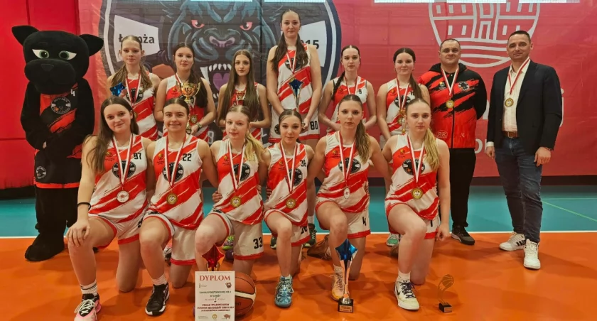 Królowe koszykówki z Łomży. SP 4 z awansem do ogólnopolskiego finału