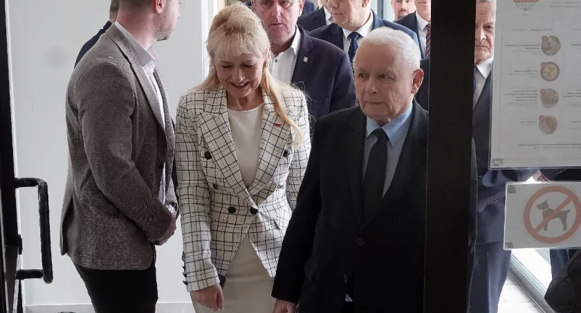 [LIVE] Gorąca sobota w Łomży! Czy Jarosław Kaczyński przedstawi tu nowy plan dla Polski?