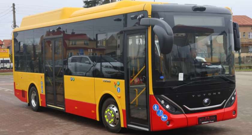 Małe, zwrotne i na prąd. Łomża odebrała nowe autobusy dla pasażerów [FOTO]