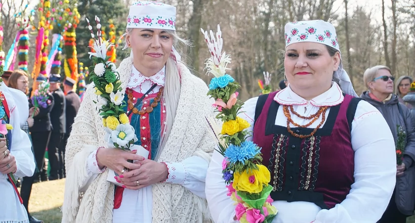 Kurpiowska tradycja w pełnym blasku. Niedziela Palmowa w Zbójnej [VIDEO i FOTO]