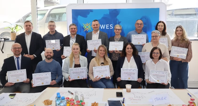 Sprawczość, innowacja, kreatywność, kompetencje przyszłości i inteligencja emocjonalna – podsumowanie Szkoły Liderów Społecznych w Łomży [FOTO]