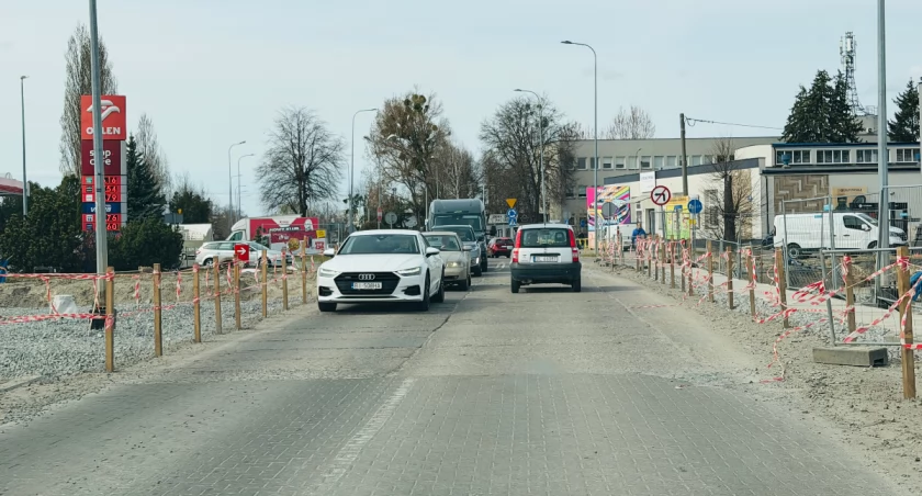 Od 8 kwietnia objazdy w Łomży. Przejazd na Piłsudskiego zamknięty, opóźnienia na Wojska Polskiego  [MAPY, ROZKŁADY JAZDY]