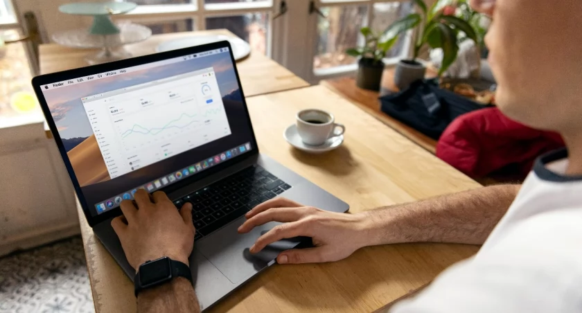 Reklama Google Ads dla małych firm – czy to ma sens przy budżecie 500–1000 zł miesięcznie?