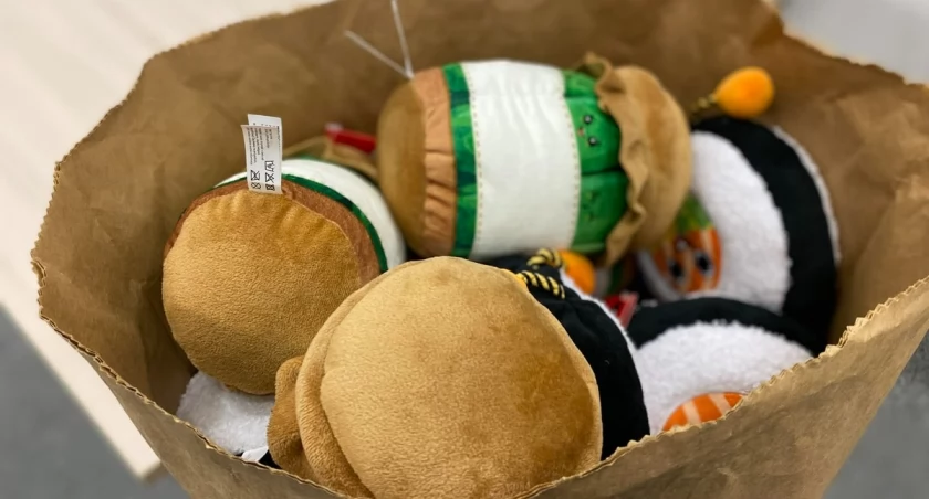 Pluszowy biznes. 40-latka wyłudzała promocyjne maskotki