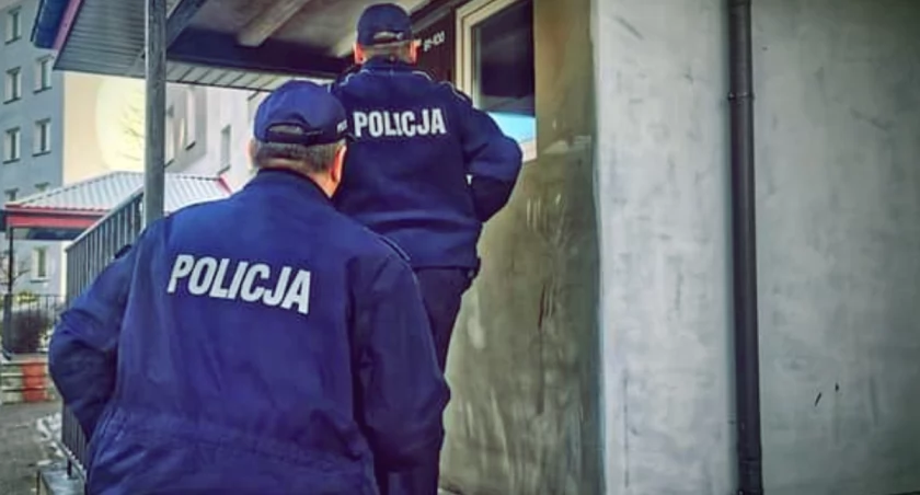 Rozpoznany na ulicy i zaskoczony w domu. Dzielnicowi nie dali szans poszukiwanym