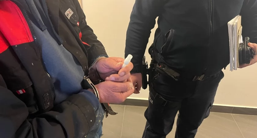 Nietrzeźwy za kierownicą. Policja z Wizny zatrzymała 56-latka