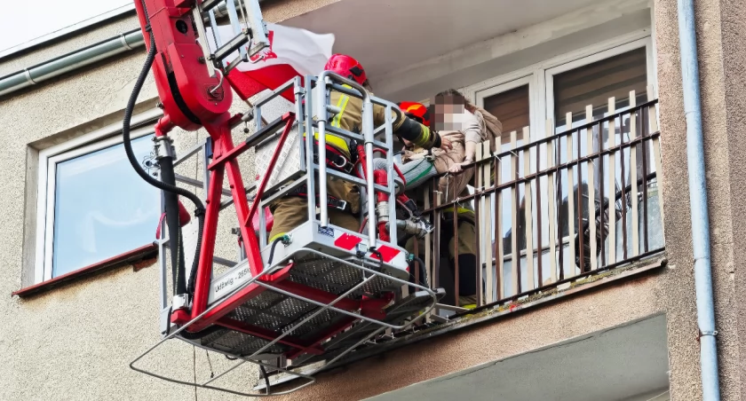 Ogień w Hotelu Pielęgniarek w Łomży. Straż użyła drabiny [FOTO]