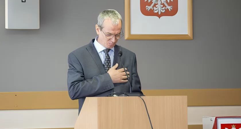 Przewodniczący Rady Powiatu pokieruje szkołą w Jedwabnem. Sławomir Dębek ma rękę do wygrywania konkursów