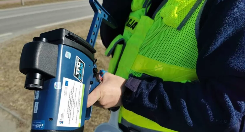 BMW pędziło przez Jakać Dworną. 39-latka straciła prawo jazdy na nowych zasadach