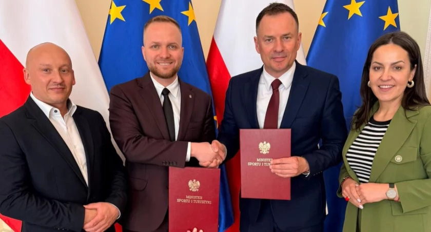 Po 30 latach doczekali się! 730 tys. zł z Ministerstwa Sportu na boisko przy SP nr 1 w Łomży