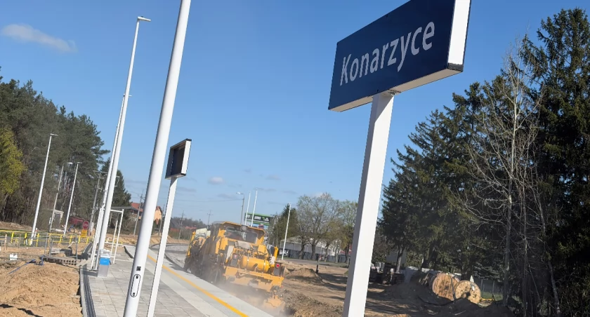 Konarzyce: Nowy przystanek kolejowy już z wiatą i znakami [VIDEO, FOTO, ROZKŁAD JAZDY]