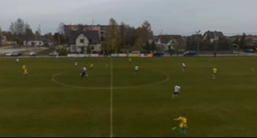 Gol z 50 metrów! Sokołowski: Nie myślałem, uderzyłem intuicyjnie [VIDEO]