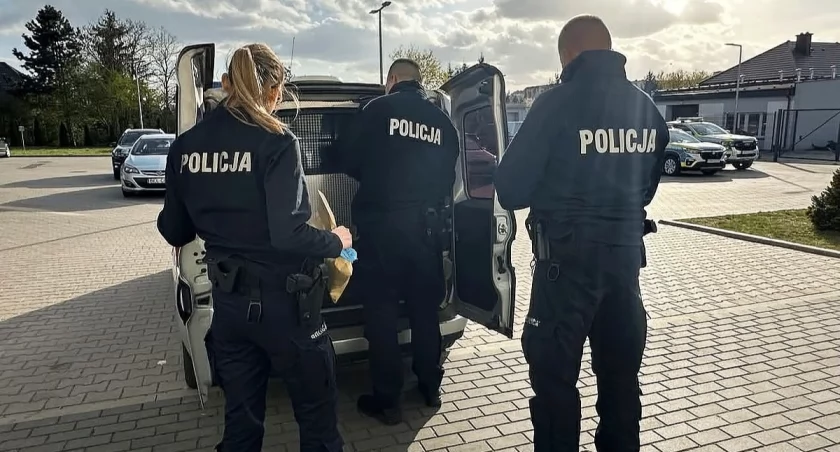 Dwóch poszukiwanych w jednym pojeździe