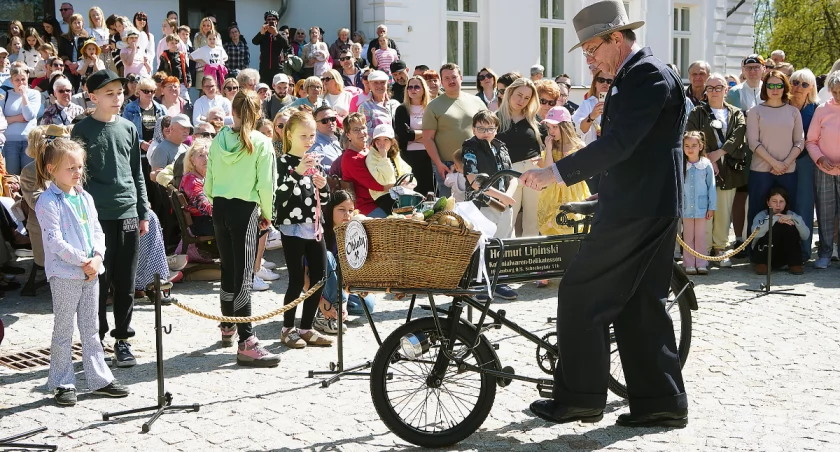 Styl, elegancja i powrót do przeszłości. Majówka u Lutosławskich w Drozdowie zachwyciła tłumy! [VIDEO i FOTO]