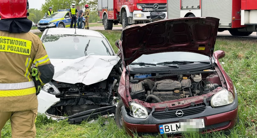 Wypadek dwóch pojazdów na drodze krajowej. Jedna osoba w szpitalu [FOTO]
