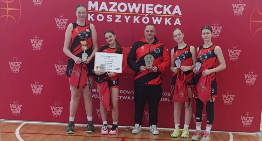 Koszykarki z Łomży wicemistrzyniami! Piotrowski: O rok młodsze, ale bardzo waleczne