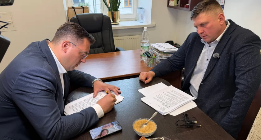 Co dalej z dyrektorem szkoły w Marianowie? Rodzice z petycją u ministra Krajewskiego [VIDEO i FOTO]