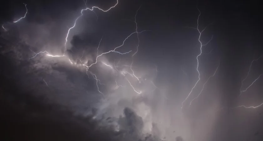 Burza nad Łomżą? Sprawdzamy najnowsze prognozy dla miasta i powiatu