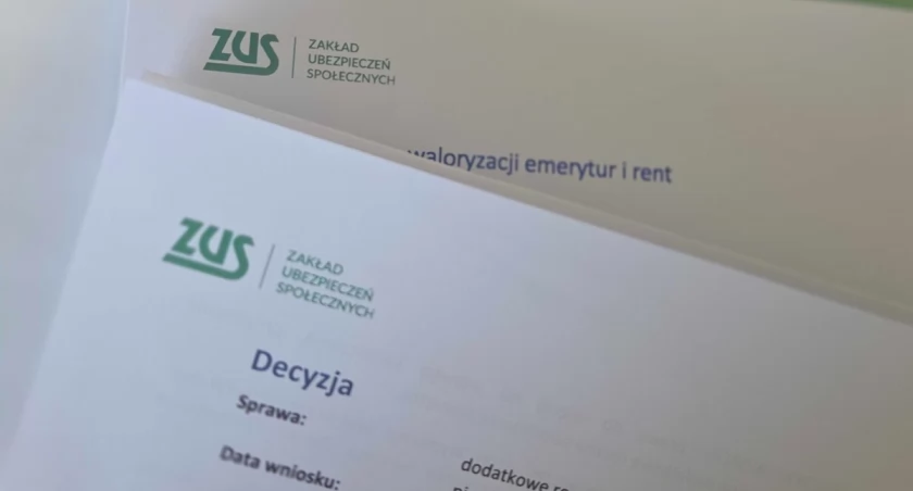 Kwotę świadczenia po waloryzacji oraz „trzynastki” można sprawdzić online. Papierowe listy są również w drodze