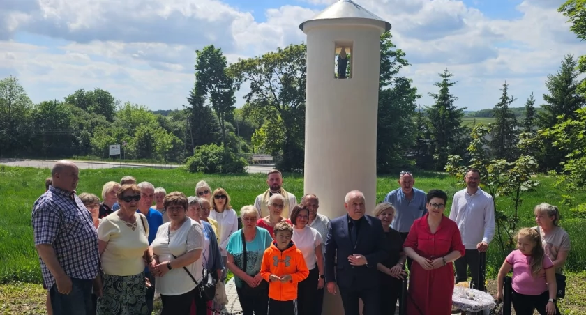 Tradycja i wspólnota — poświęcenie kapliczki w Czarnocinie [FOTO]