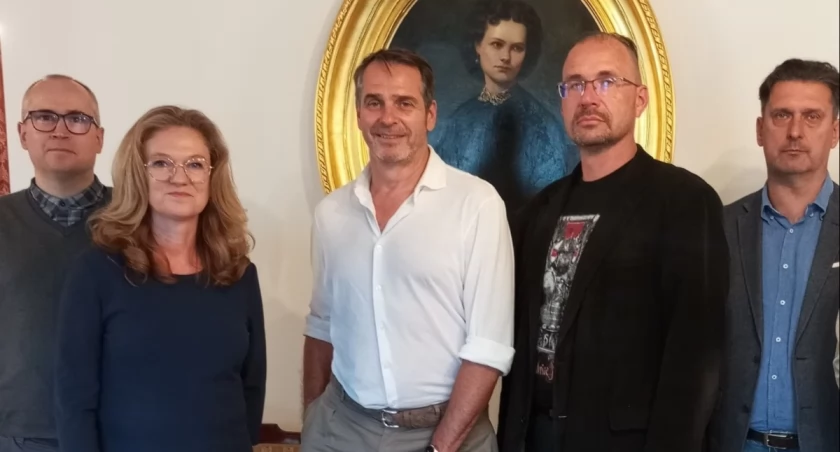 Będzie film na ziemi łomżyńskiej? Znany aktor odwiedził Dwór Lutosławskich w Drozdowie