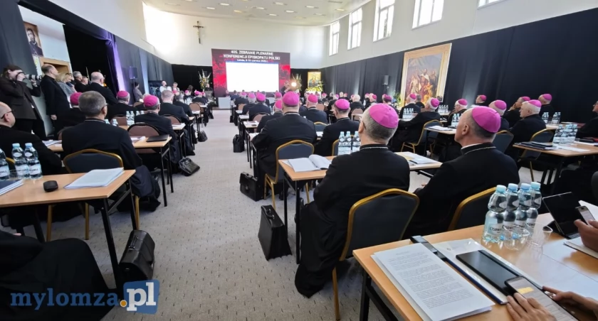 Biskupi z całej Polski obradują w Łomży [VIDEO I FOTO]