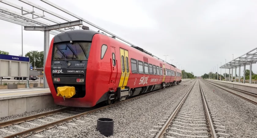 Pierwszy pociąg już w Łomży, ale pasażerowie muszą jeszcze poczekać