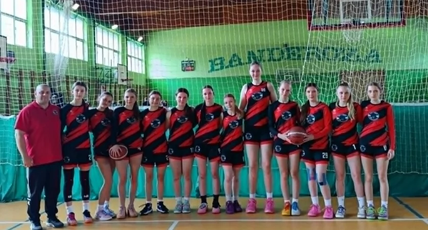 Koszykarki SP 4 Łomża z kompletem zwycięstw. Pewny awans do najlepszej ósemki mistrzostw Polski