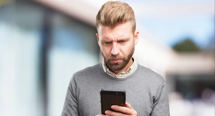 Dostałeś takiego SMS-a z ZUS? Natychmiast zgłoś go pod numer 8080!
