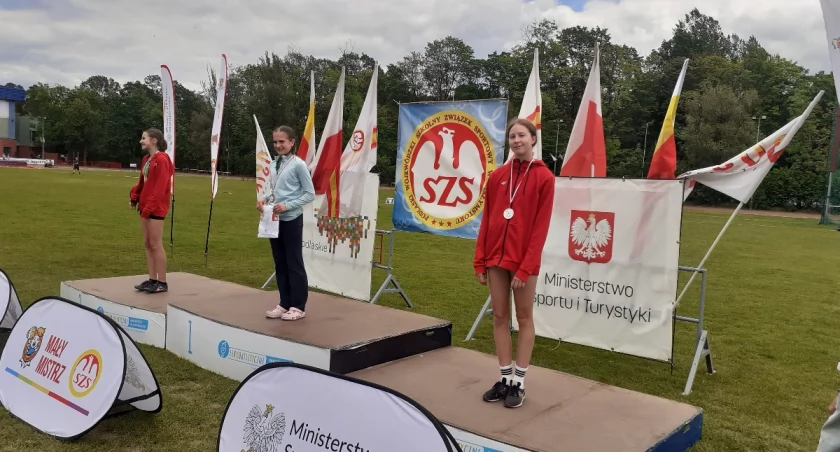 Osiem medali lekkoatletów Narwi Łomża na mistrzostwach województwa