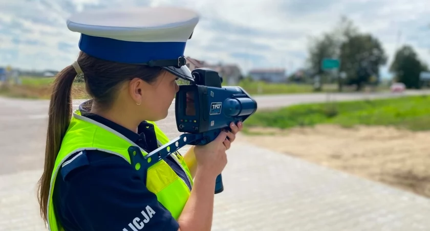 Ciężka noga, lżejszy portfel. Dwoje kierowców bez prawa jazdy