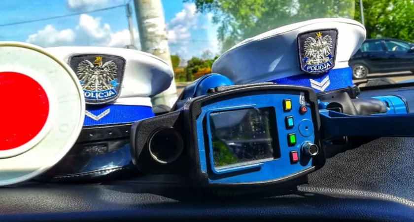 Kliknęli na mapie, policja przyjechała. Dwóch kierowców straciło prawa jazdy pod Łomżą