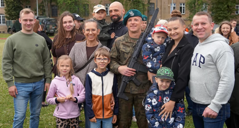 Zaczynali w sporym składzie, do przysięgi dotrwali najlepsi. Trudna lekcja charakteru w 18. Łomżyńskim Pułku Logistycznym [VIDEO i FOTO]