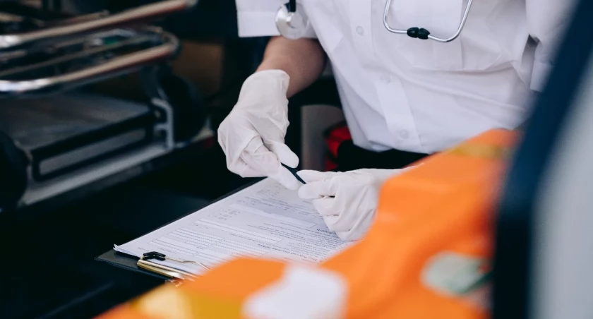 Cyfrowa karetka w Polsce. Jak EDM i telemedycyna zmieniają nowoczesny ambulans?