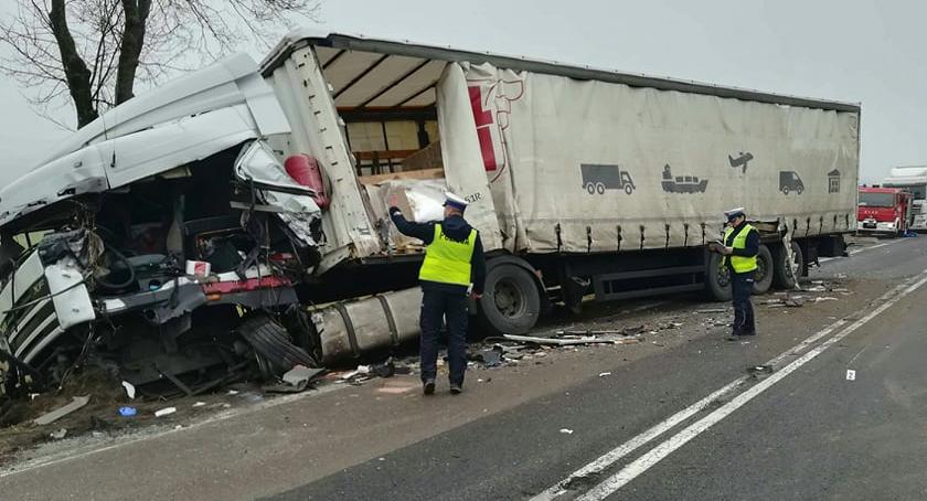 Zderzenie ciężarówek. Policja wyznaczyła objazdy!