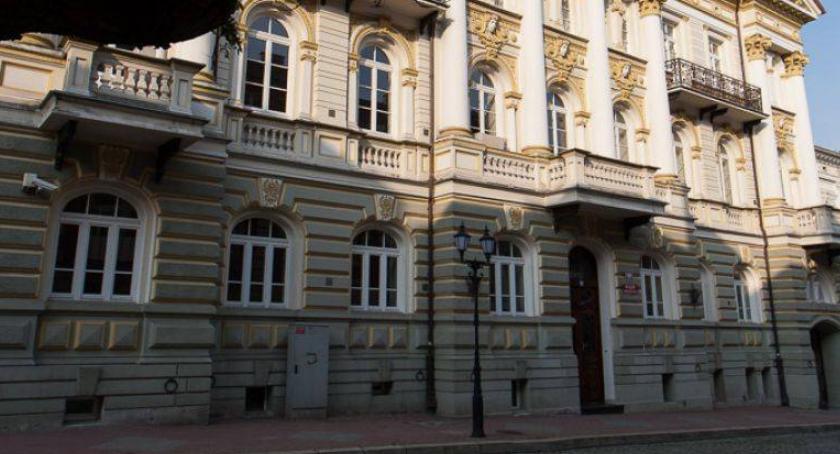 Łomża: Stanęli przed sądem za sprzedaż podróbek